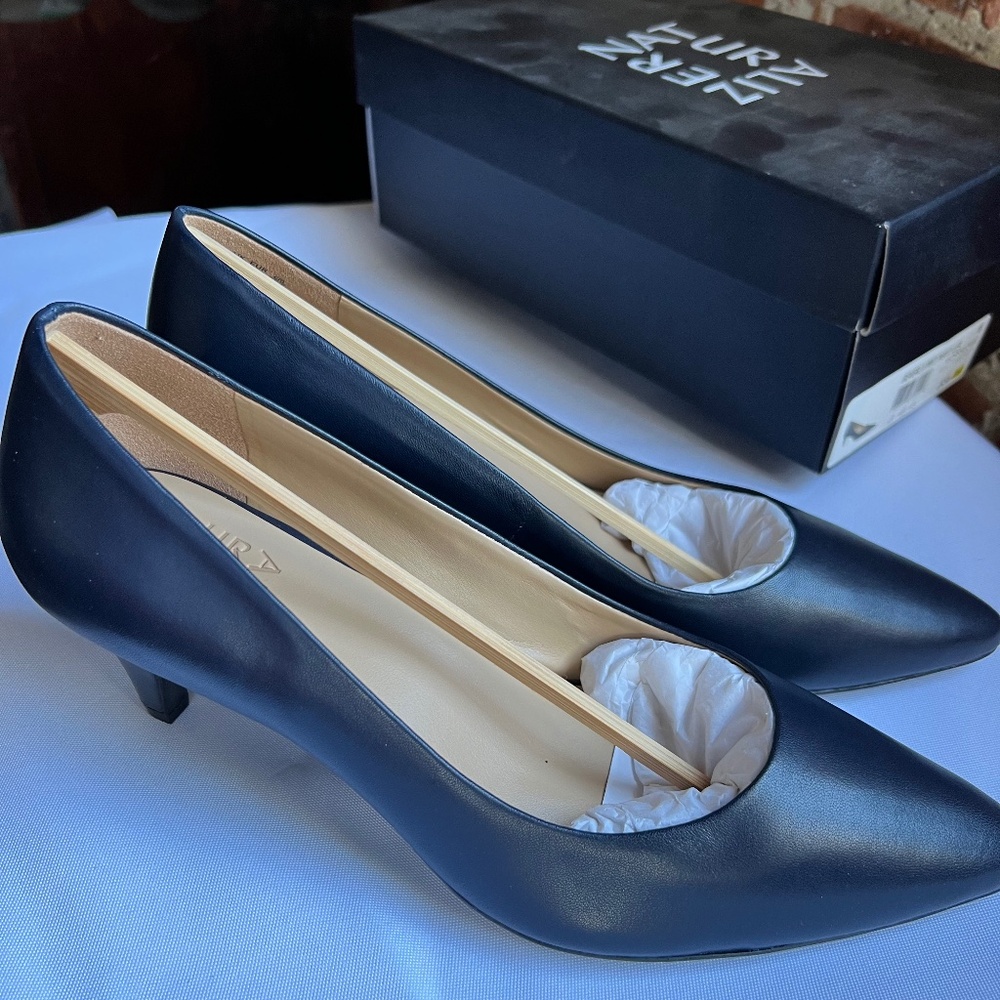 NWT Naturalizer Beverly, Inky Navy Lea, heel pump size 8-1/2